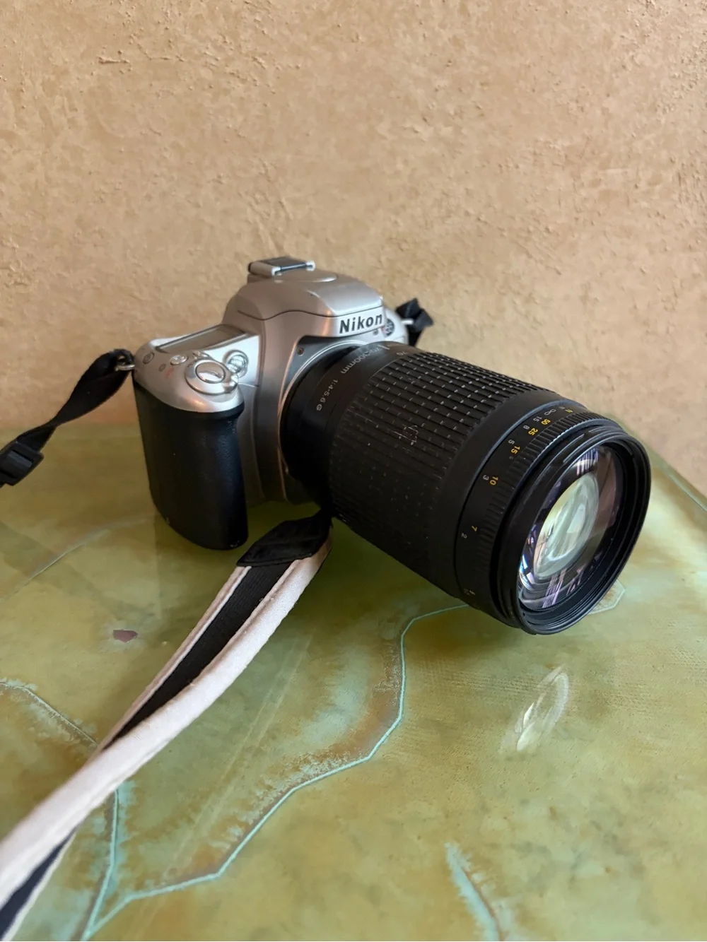 Nikon AF NIKKOR 70-300mm zoom lens 4-5.6f G